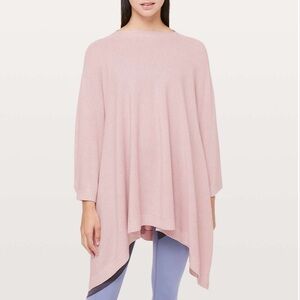 Lululemon Divinity Poncho
Heathered Misty Pink in One Size Fits All